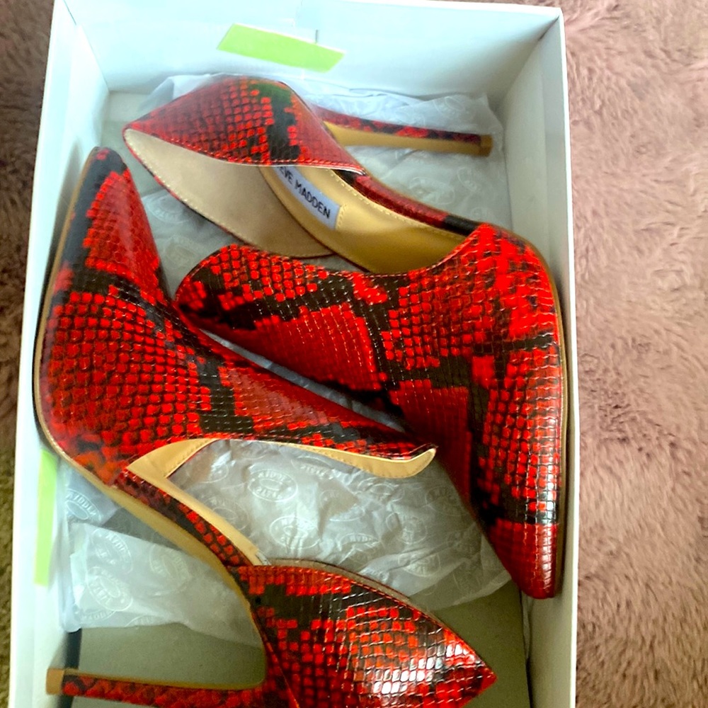 Steve Madden Leopard heels